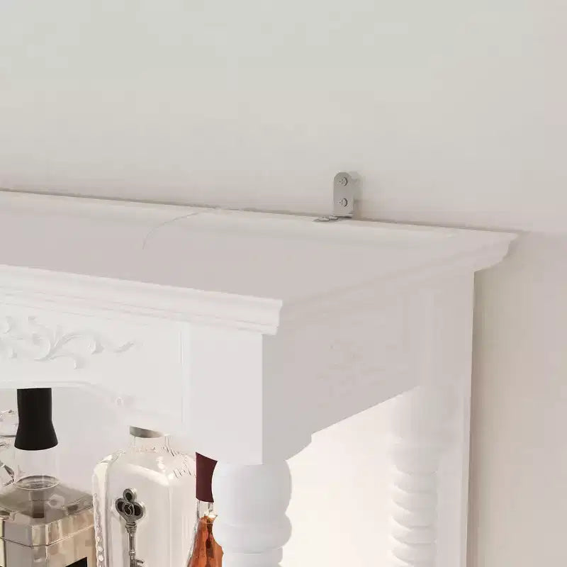 Meuble à vin blanc de style vintage avec clayettes en verre trempé, quatre tiroirs et un casier à vin éclairé par LED