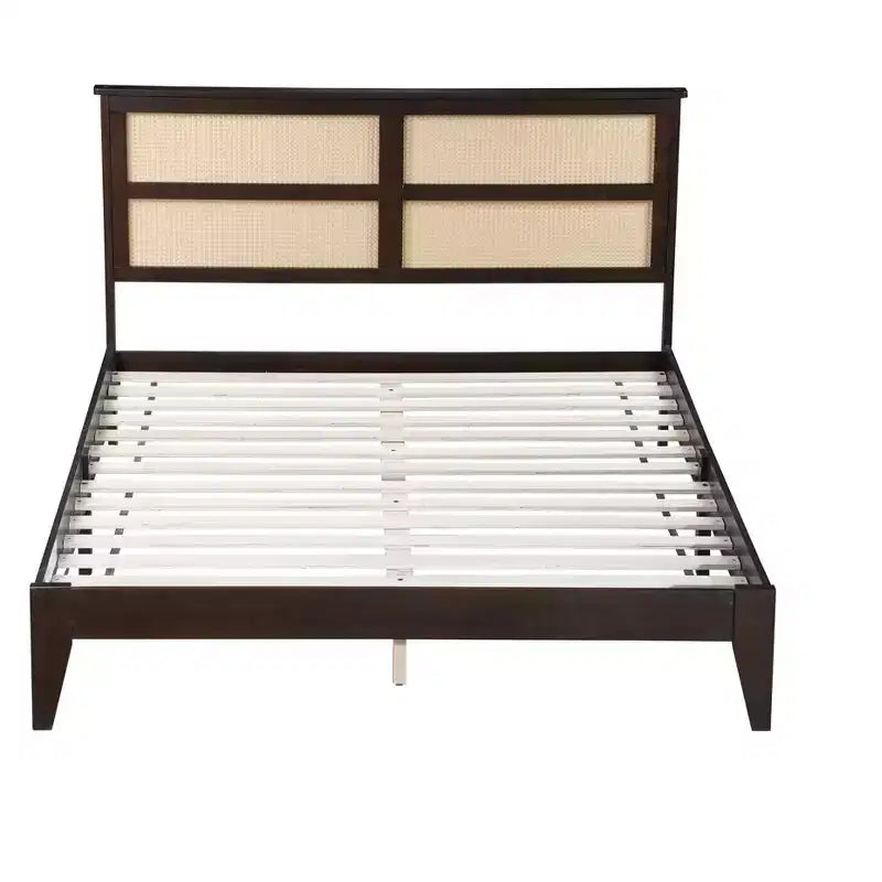 Lit en bois d'hévéa avec tête de lit en rotin et pieds de soutien pour chambre à coucher