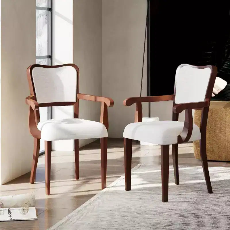 Chaise de salle à manger avec cadre en bois massif et accoudoirs traditionnels rembourrés — Un choix élégant pour la salle à manger ou la cuisine