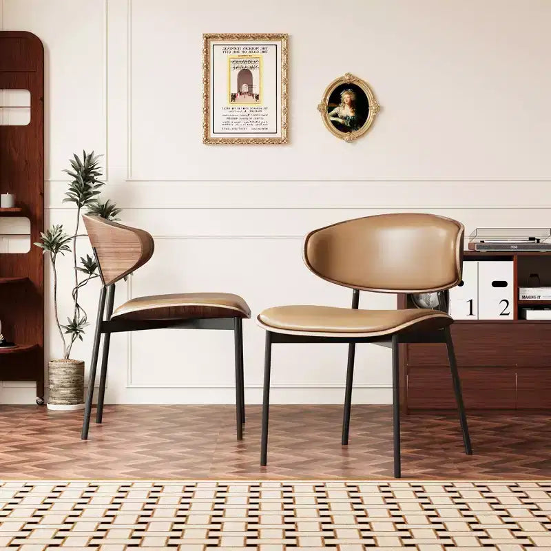 Chaise de salle à manger au design moderne — piètement en métal avec assise et dossier rembourrés et moelleux