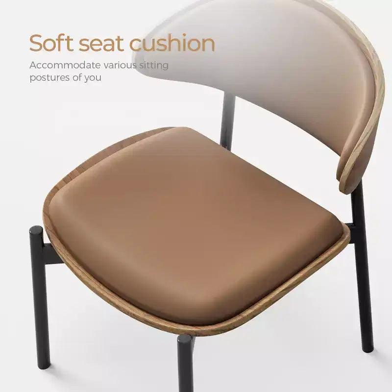 Chaise de salle à manger au design moderne — piètement en métal avec assise et dossier rembourrés et moelleux