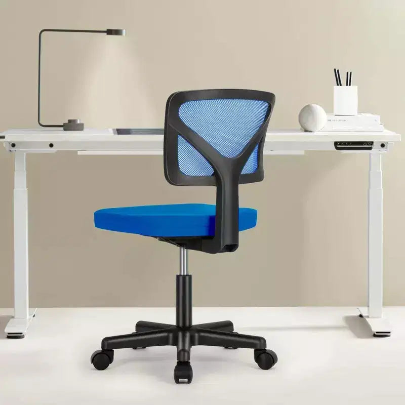 Fauteuil pivotant en maille avec roulettes et dossier entrecroisé