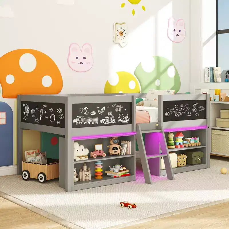 Lit cabane simple en bois avec bibliothèques pour enfant - lit bas