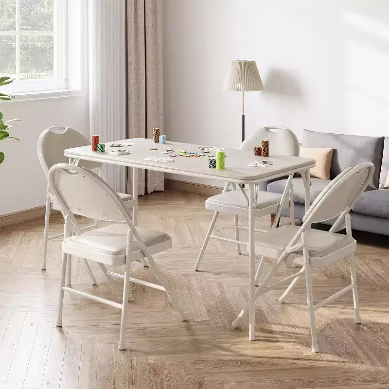 Table rectangulaire pliante portable avec surface en cuir PU, cadre métallique robuste, pieds antidérapants, résistante aux marques et aux éraflures.