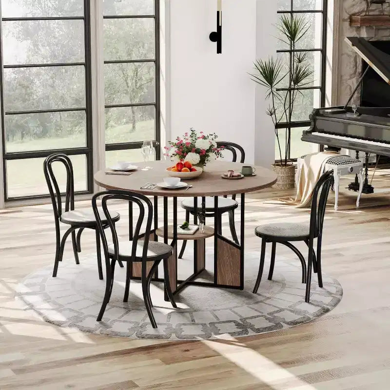 Grande table à manger en bois pouvant accueillir 4 à 6 personnes, avec une base métallique robuste, couleur noyer