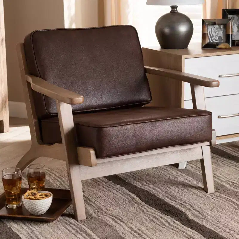 Fauteuil en bois rembourré en similicuir : design médiéval - garnissage en mousse confortable